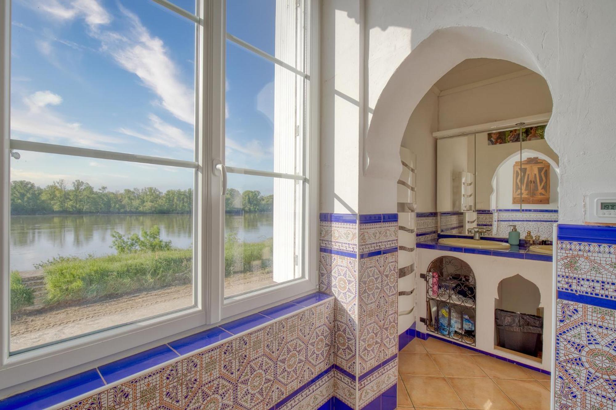 Jacuzzi Et Vue Sur Loire - Maison D'Hotes L'Odyssee La Chapelle-sur-Loire Екстер'єр фото